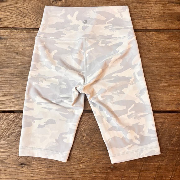 Lululemon Wunder Under HR Short 10" Ribbed Biker Incognito White Gray Camo Sz 4 - Picture 6 of 7